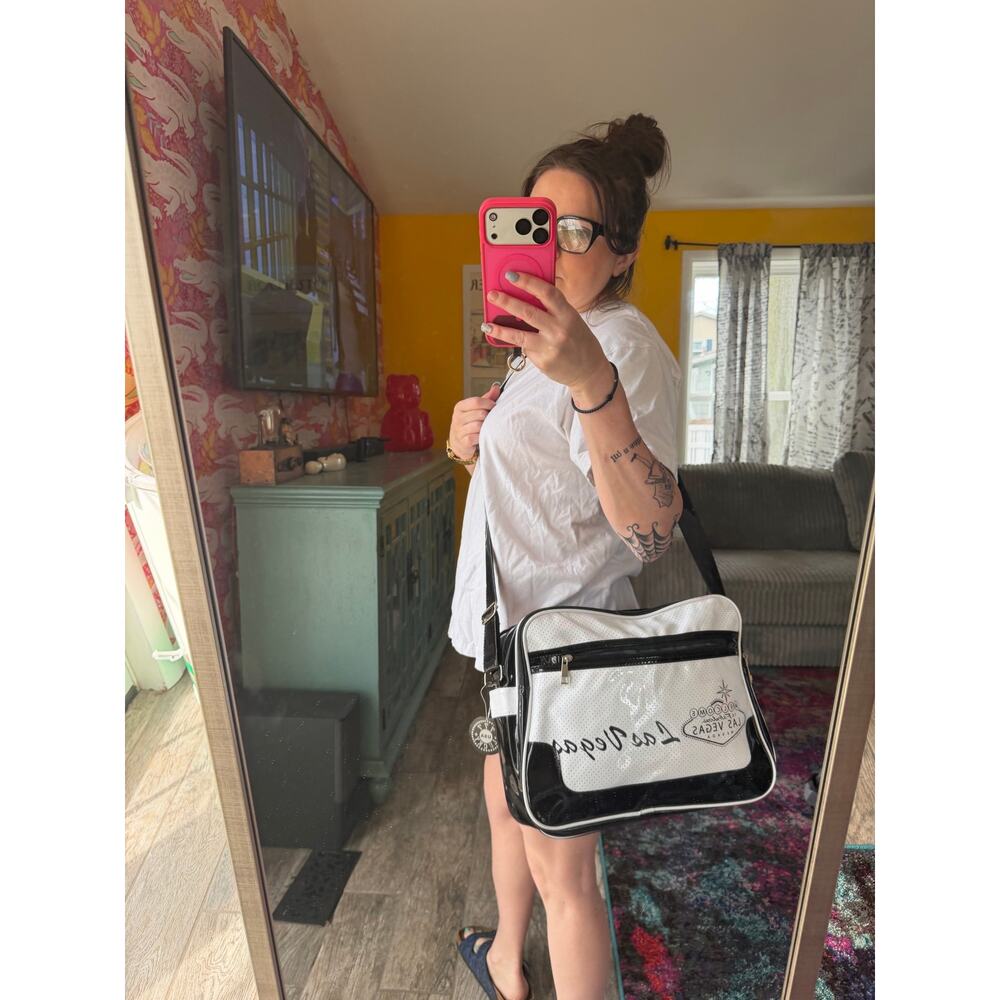 Las Vegas nwt white and black 2000s Deadstock crossbody bag